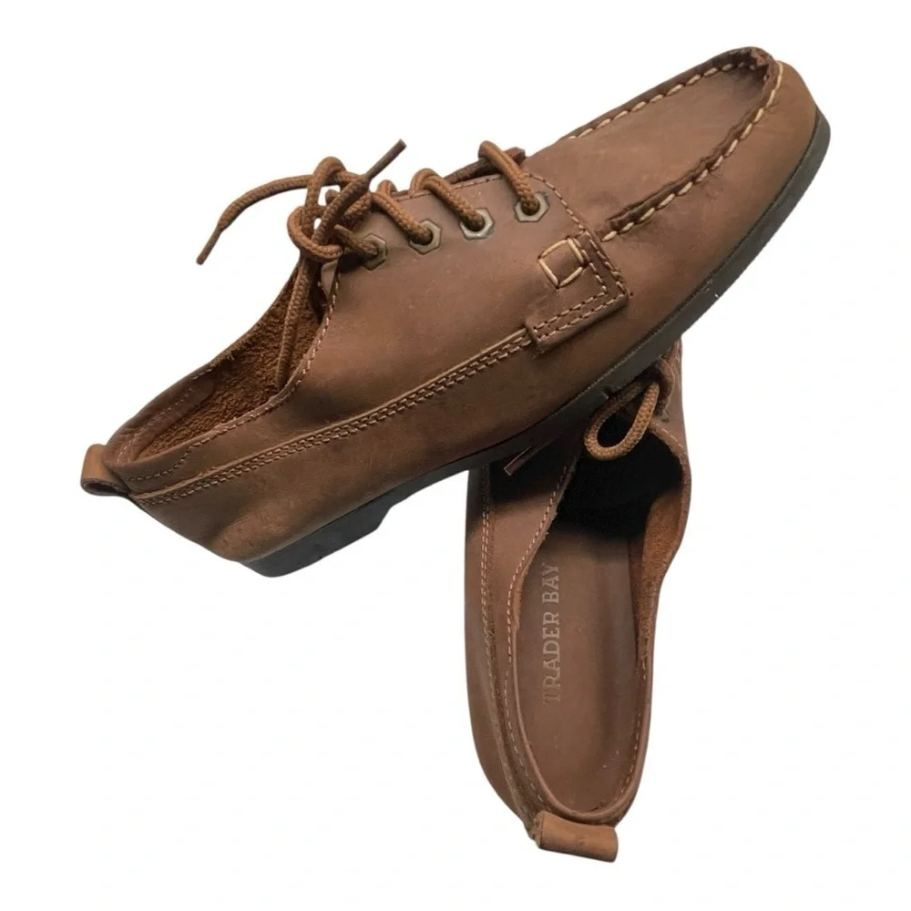 Trader Bay brown leather moccasins / boat shoes Size 9